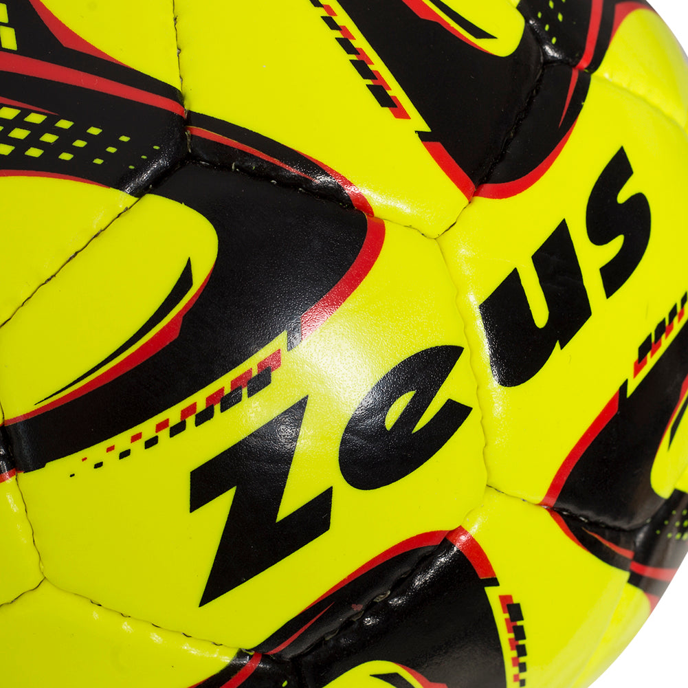 Zeus Pallone con carabina